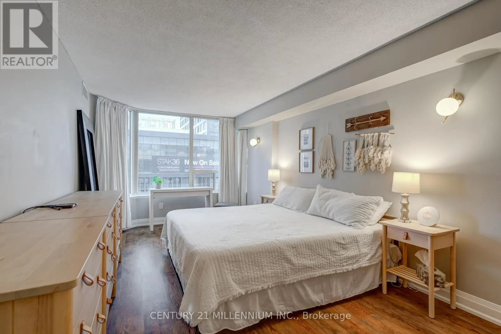 705 - 330 RATHBURN ROAD W