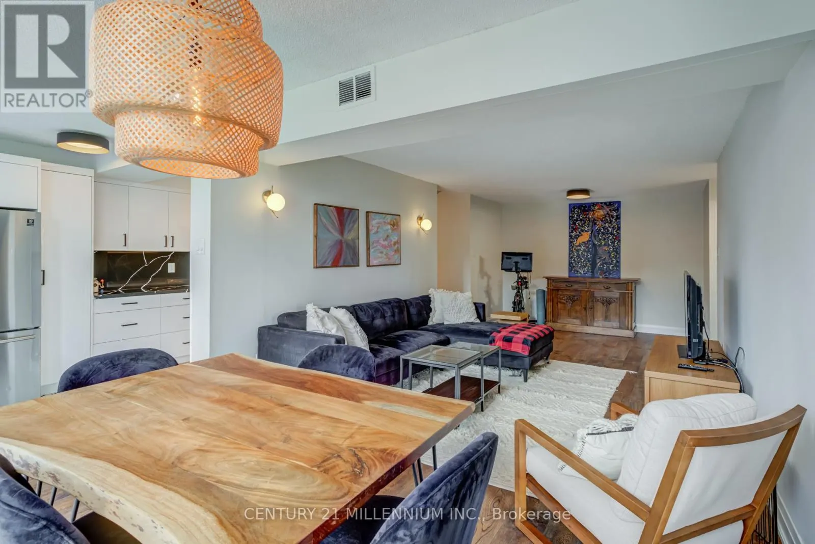 705 - 330 RATHBURN ROAD W