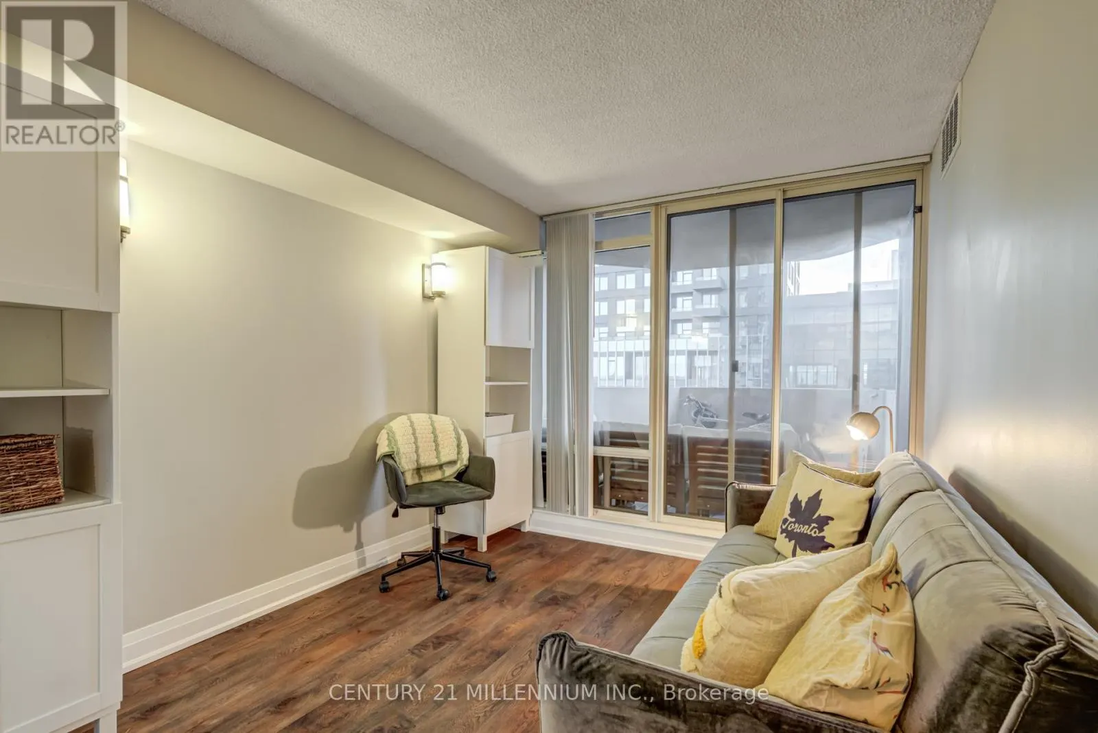 705 - 330 RATHBURN ROAD W