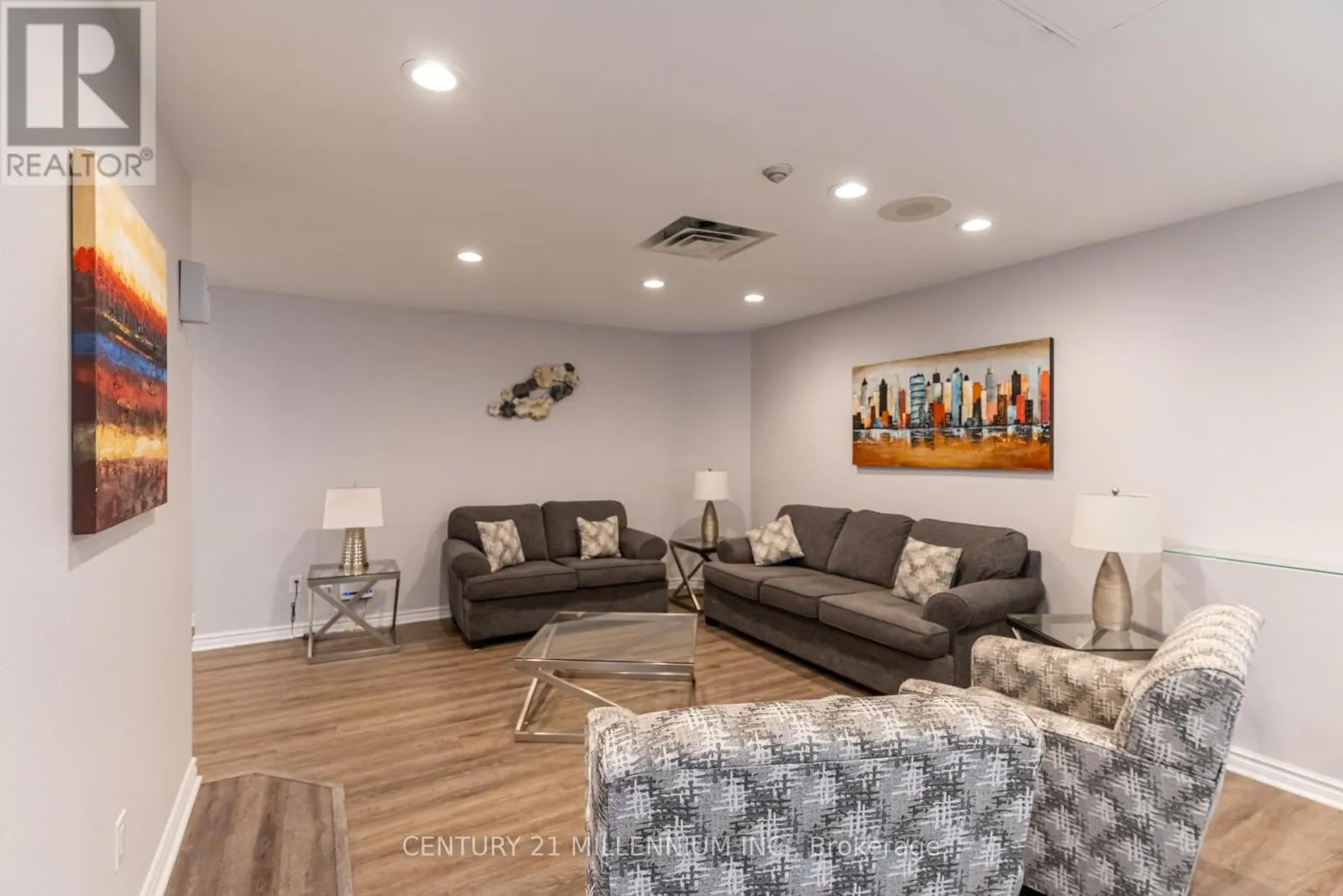 705 - 330 RATHBURN ROAD W