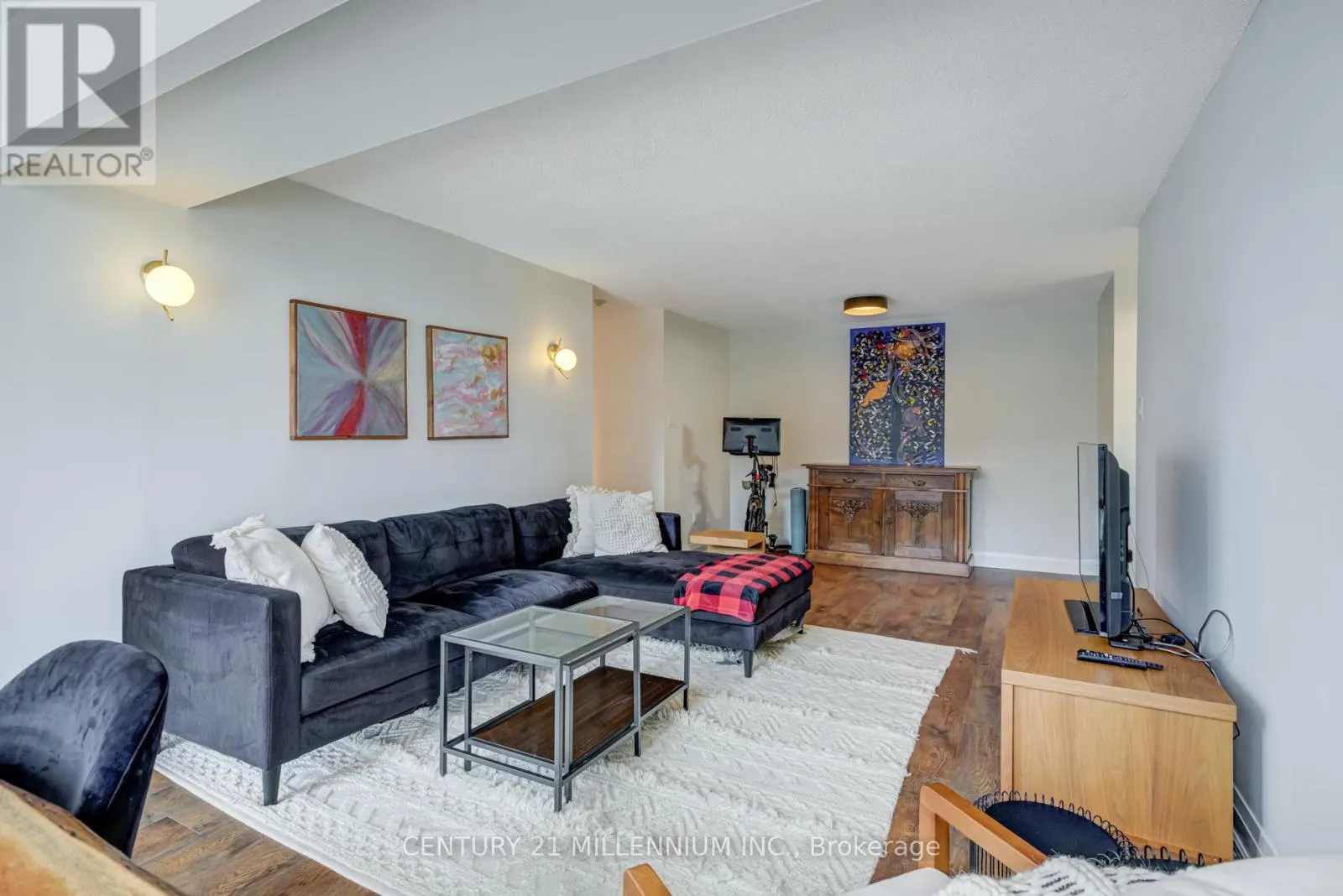 705 - 330 RATHBURN ROAD W