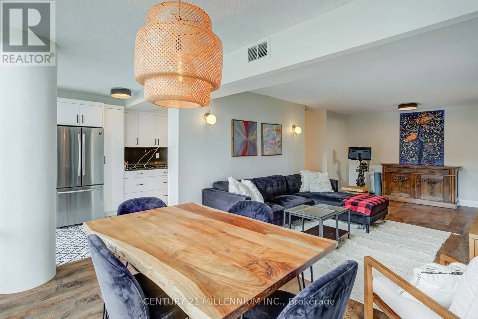 705 - 330 RATHBURN ROAD W