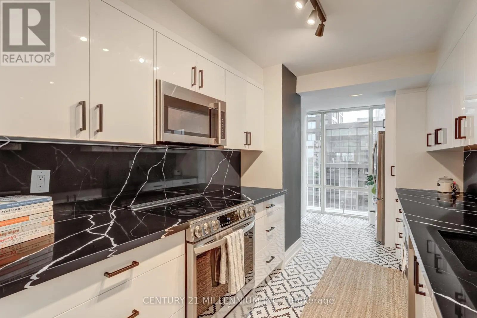 705 - 330 RATHBURN ROAD W