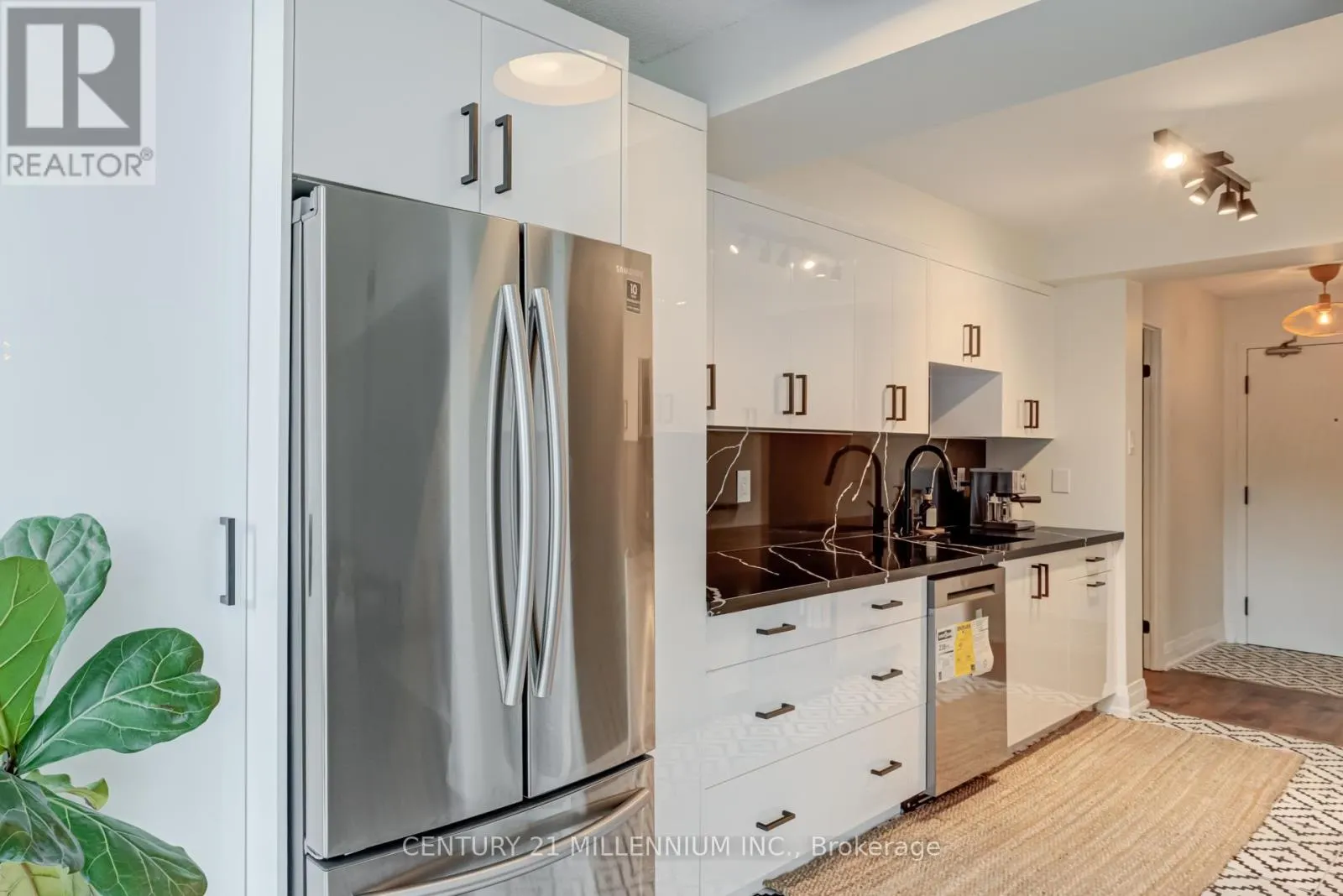 705 - 330 RATHBURN ROAD W