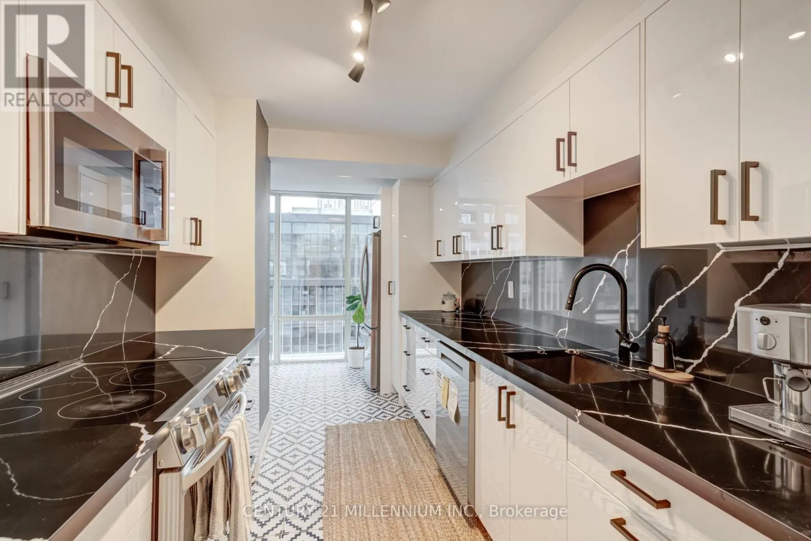 705 - 330 RATHBURN ROAD W