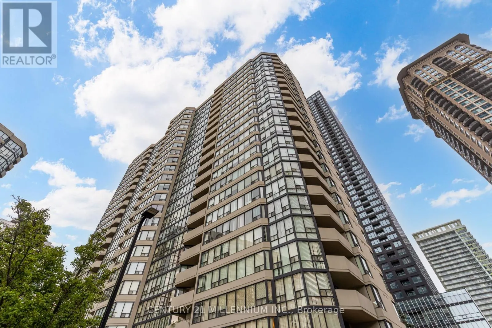 705 - 330 RATHBURN ROAD W