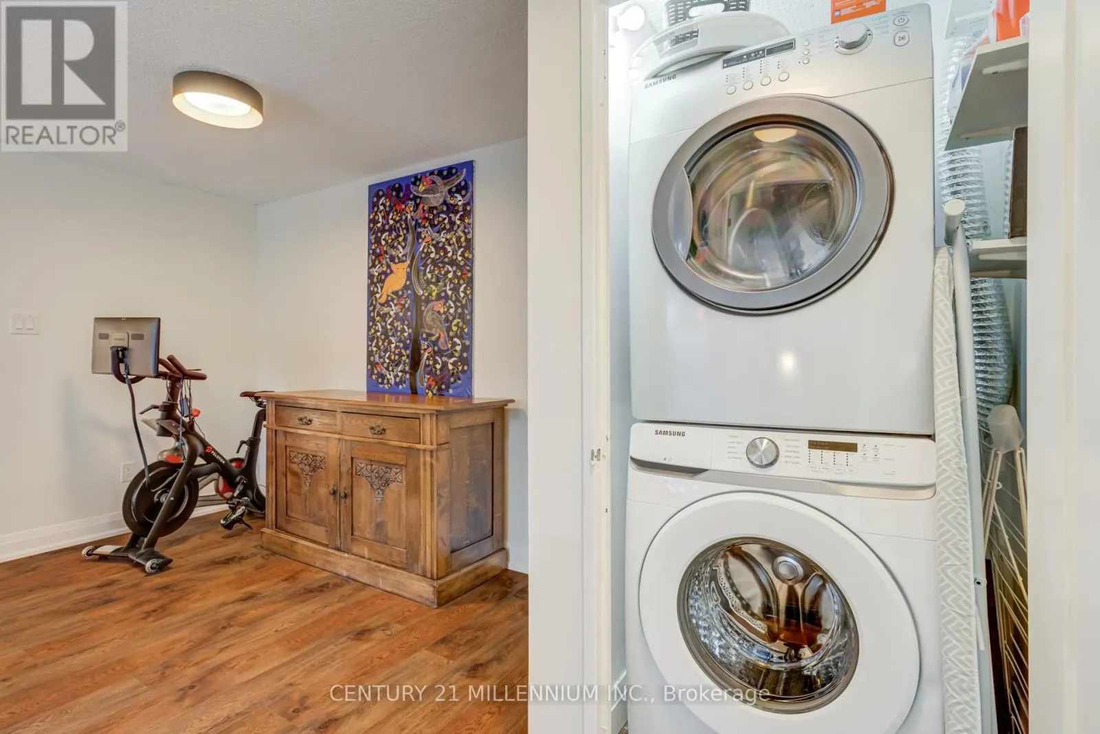705 - 330 RATHBURN ROAD W