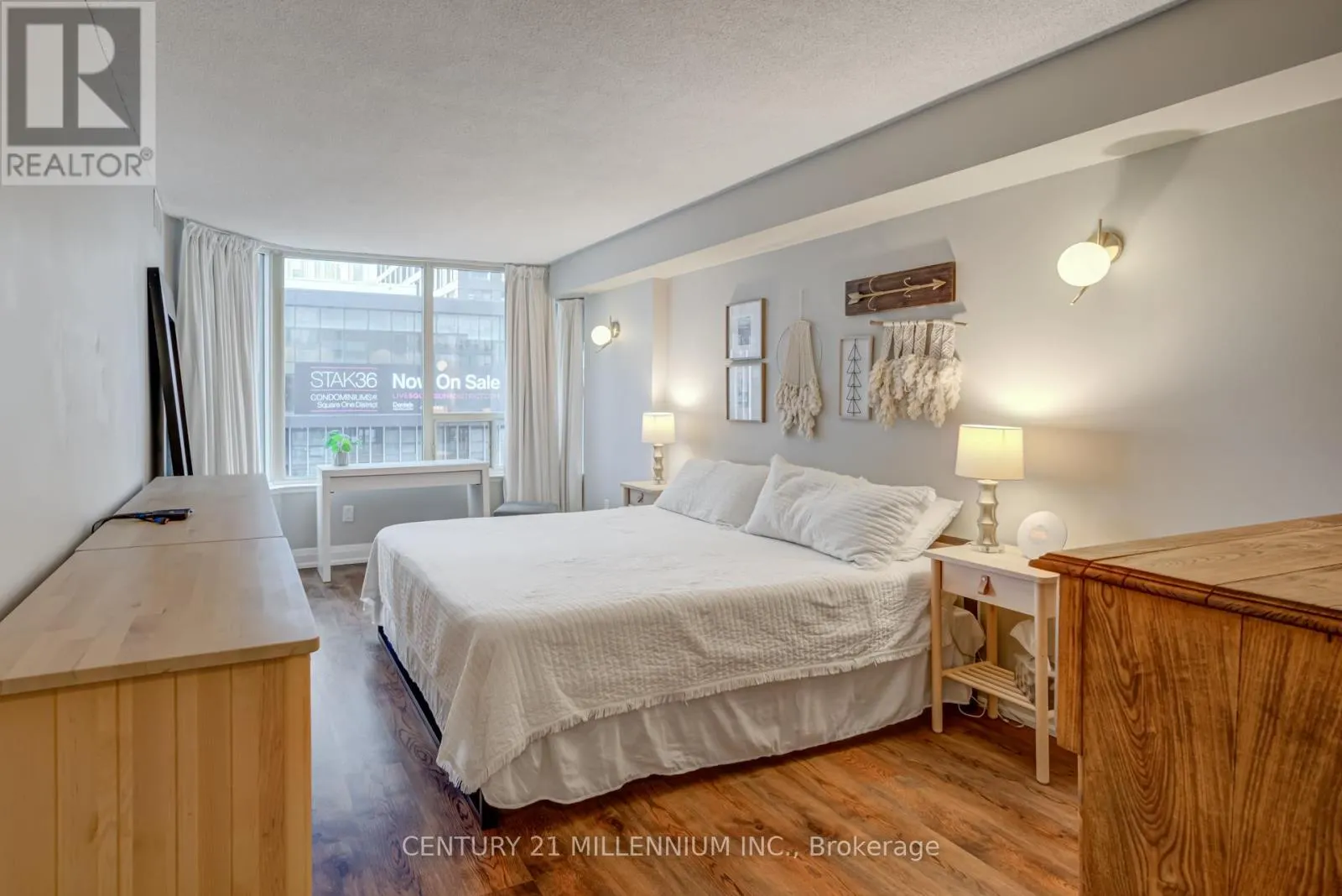 705 - 330 RATHBURN ROAD W