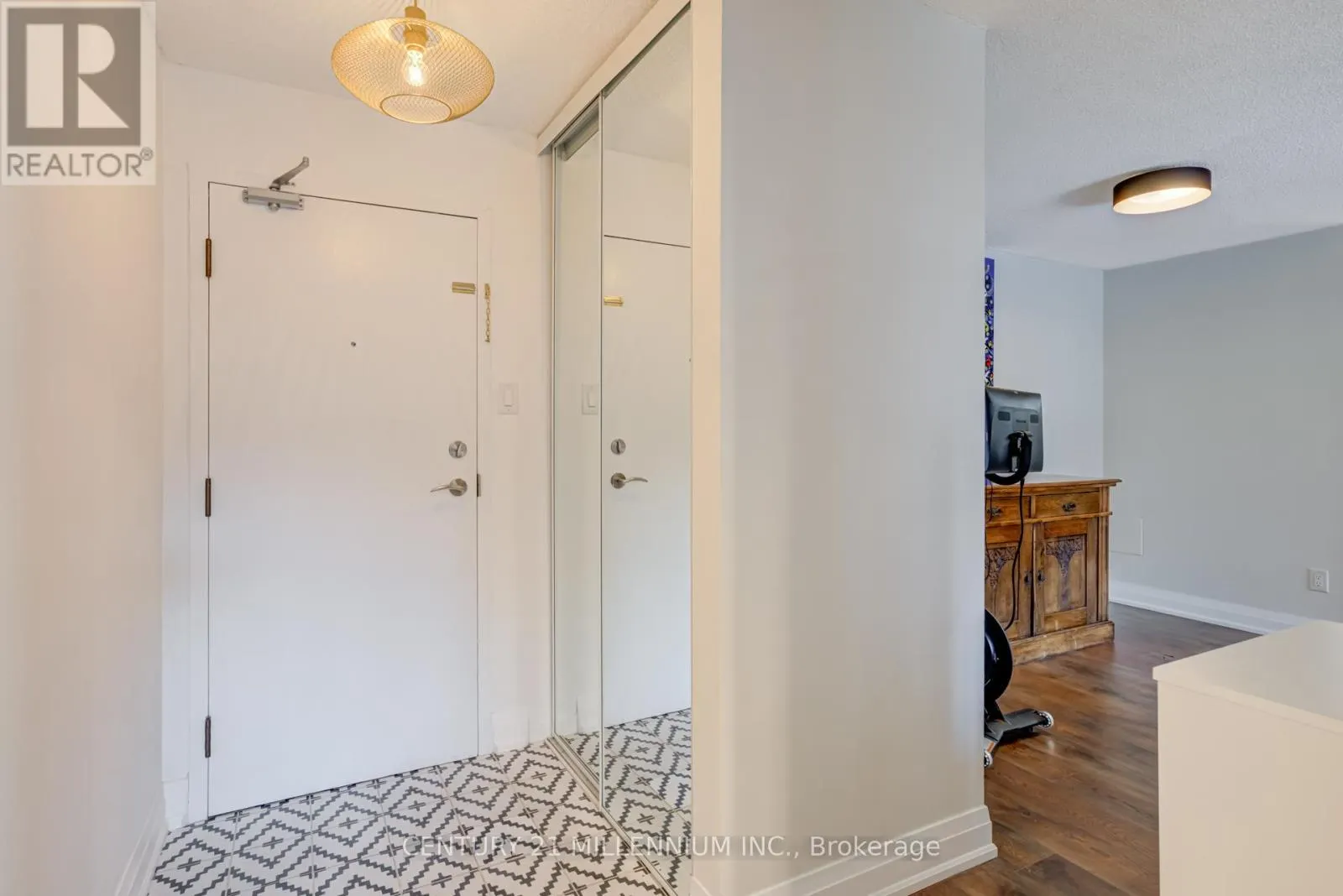 705 - 330 RATHBURN ROAD W