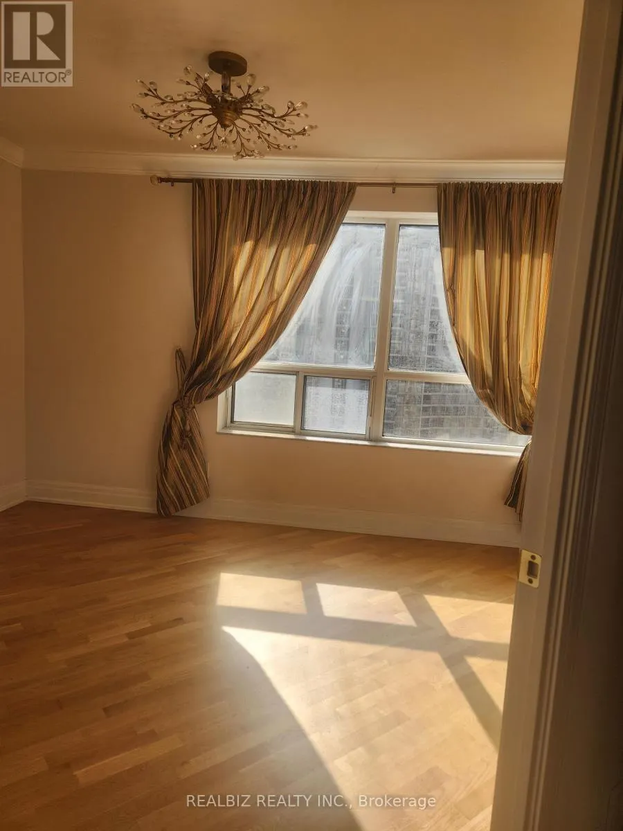 2221 - 25 KINGSBRIDGE GARDEN CIRCLE