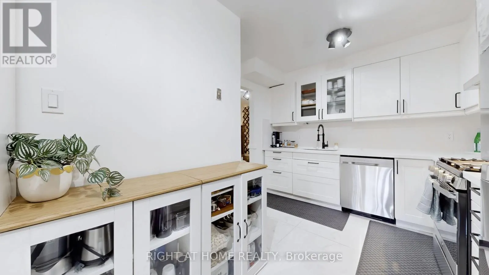 2 - 4193 LONGMOOR DRIVE