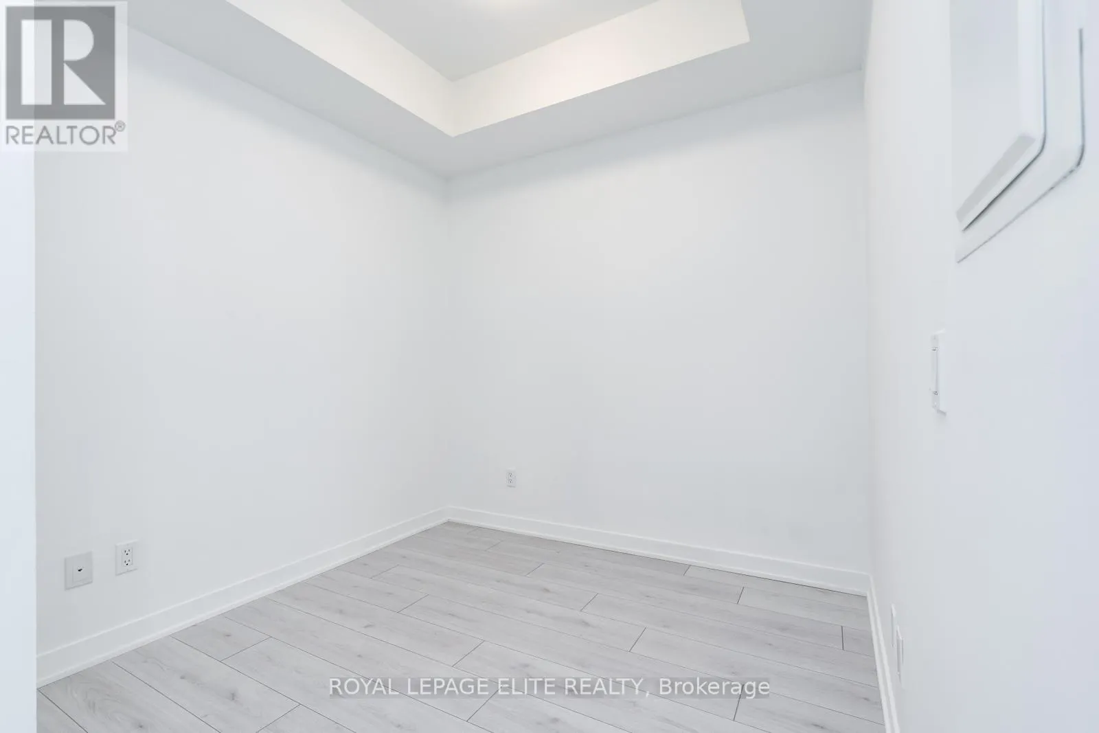 418 - 405 DUNDAS STREET