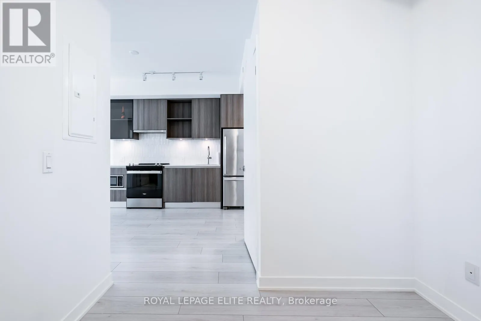 418 - 405 DUNDAS STREET
