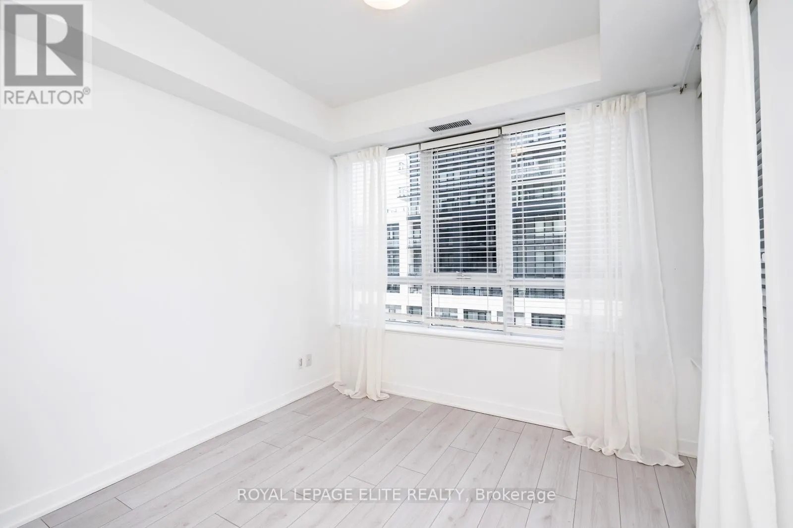 418 - 405 DUNDAS STREET