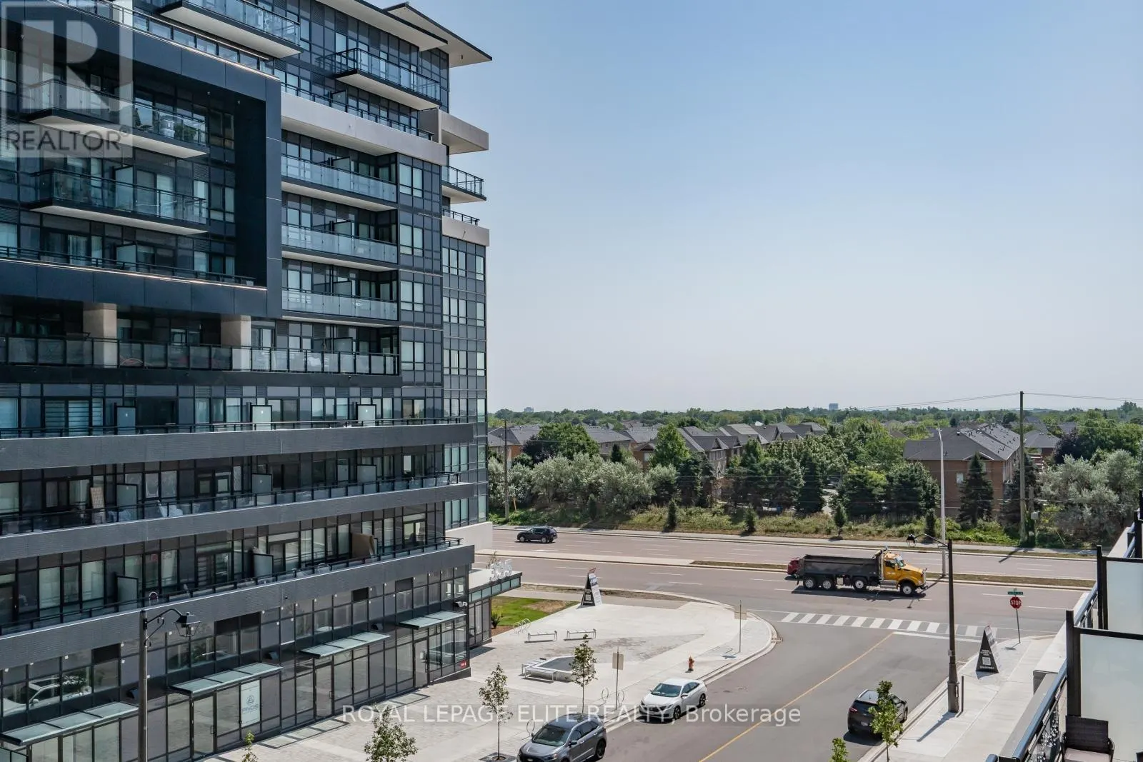 418 - 405 DUNDAS STREET