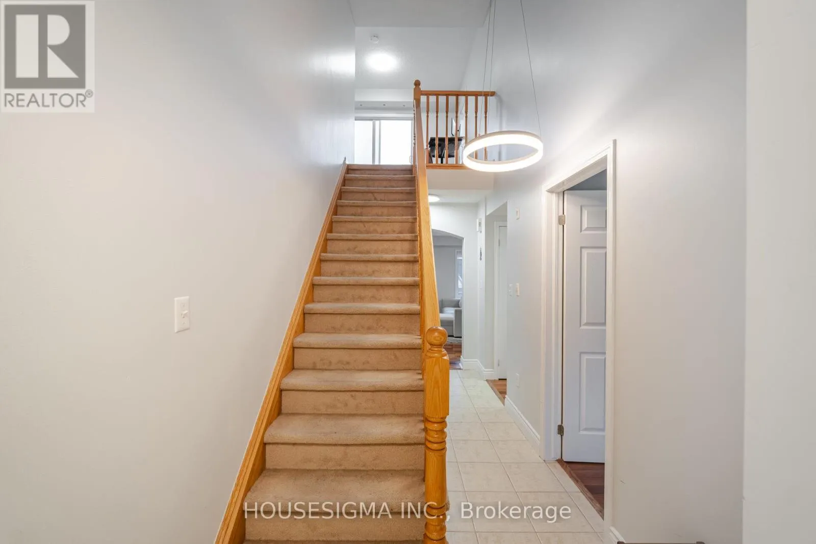 3 - 760 NEIGHBOURHOOD CIRCLE