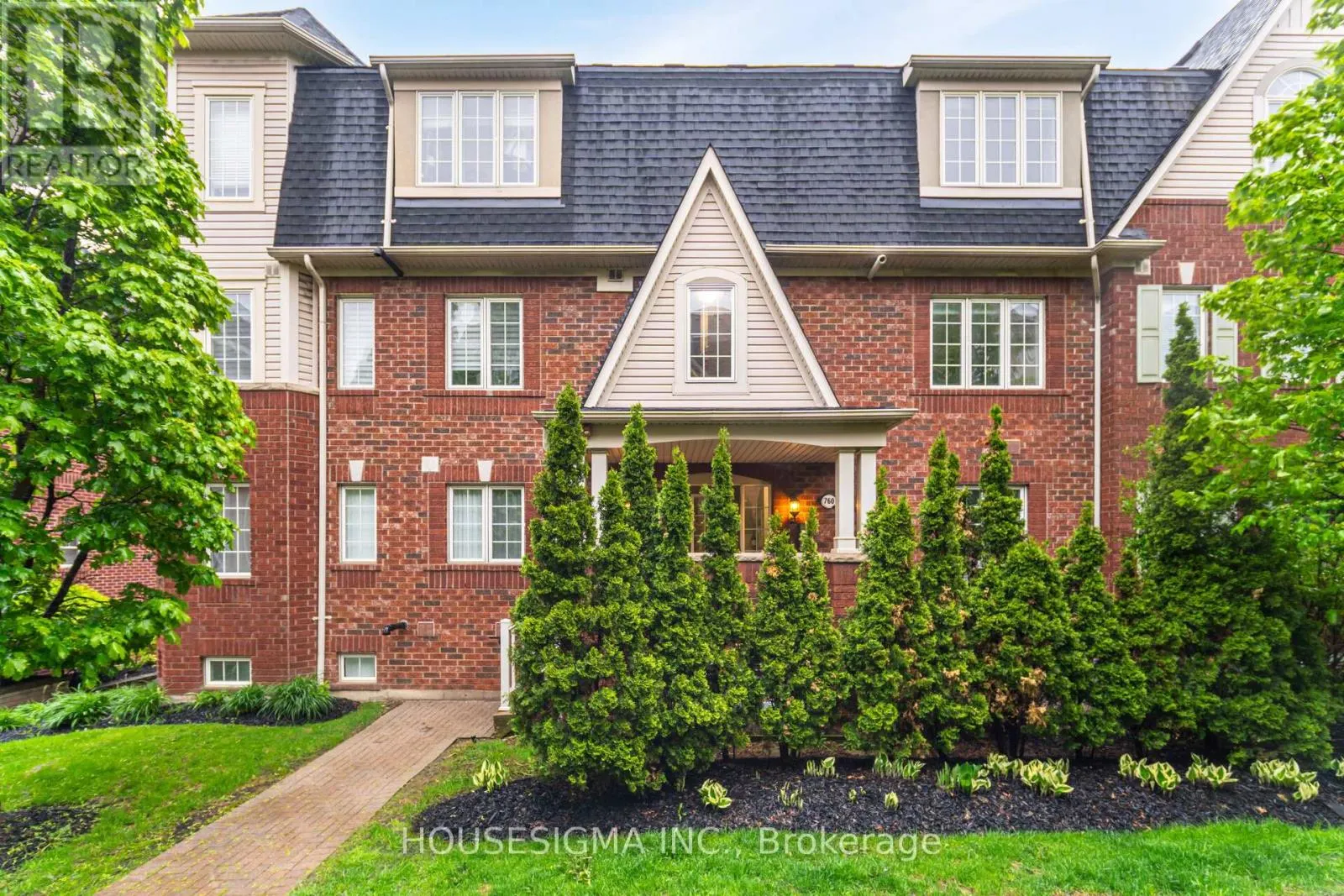 3 - 760 NEIGHBOURHOOD CIRCLE