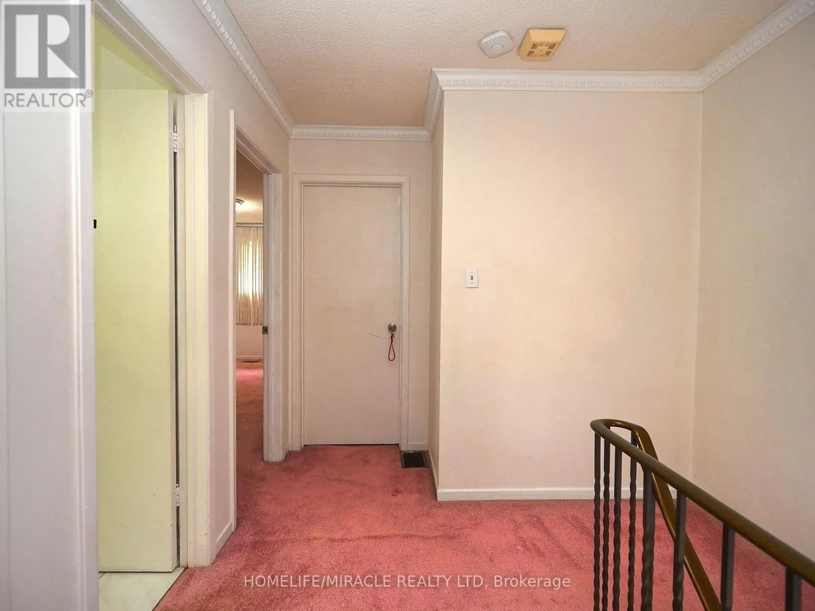 119 - 120 COLLINS CRESCENT W