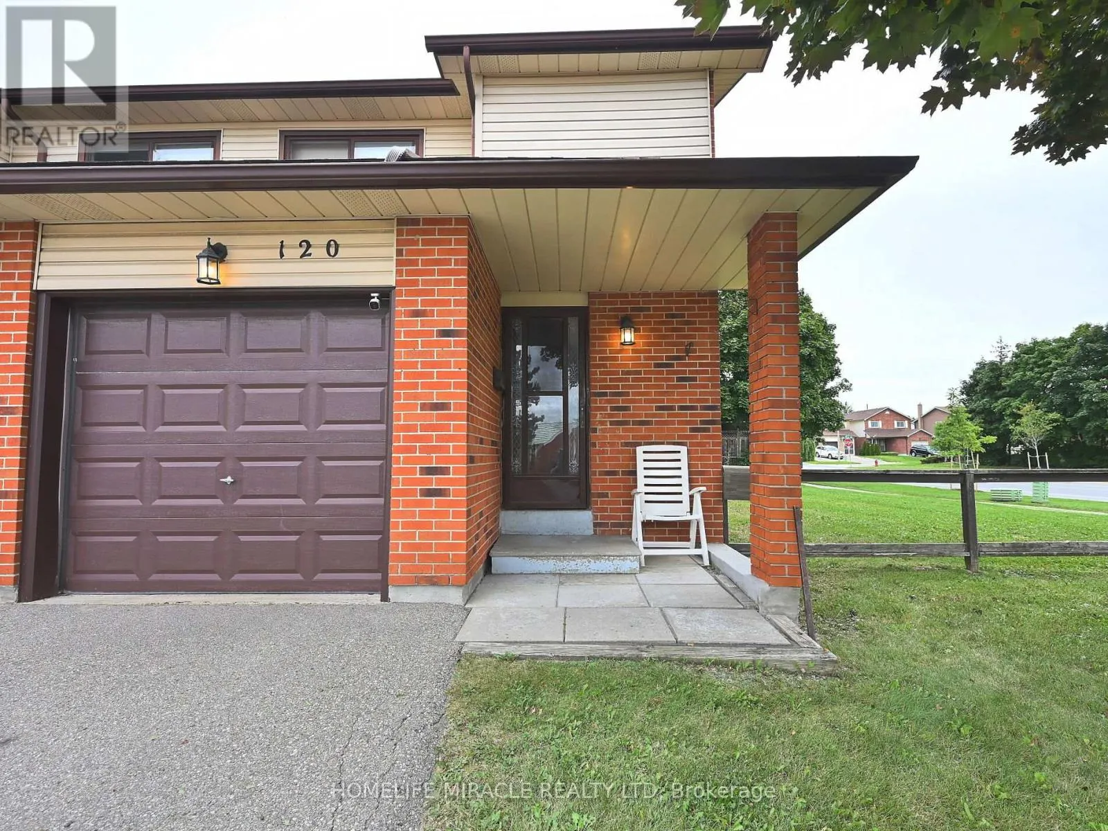119 - 120 COLLINS CRESCENT W