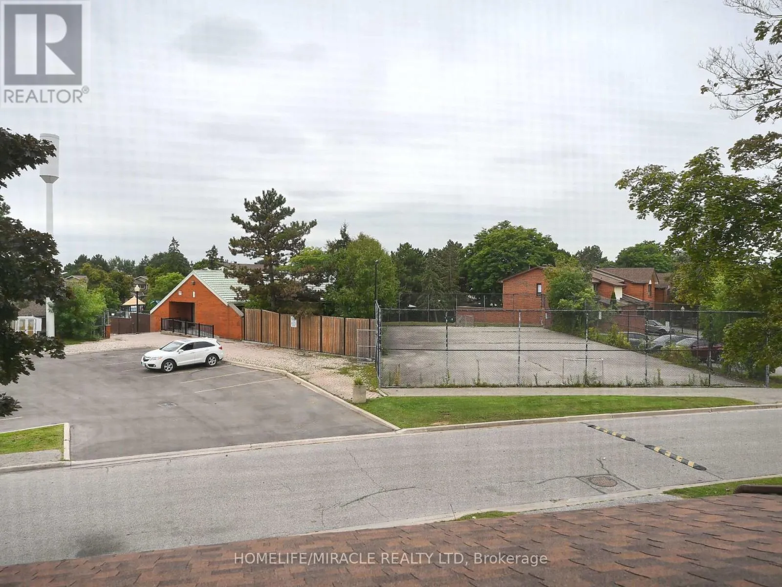 119 - 120 COLLINS CRESCENT W