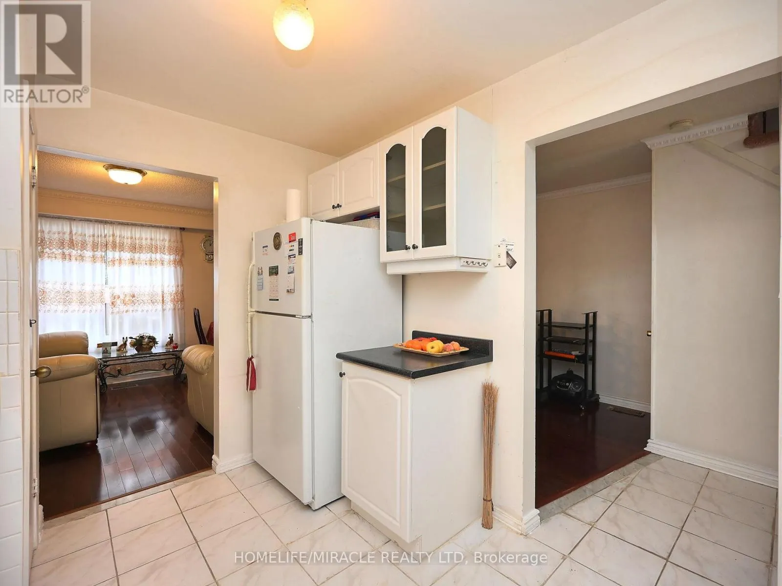 119 - 120 COLLINS CRESCENT W