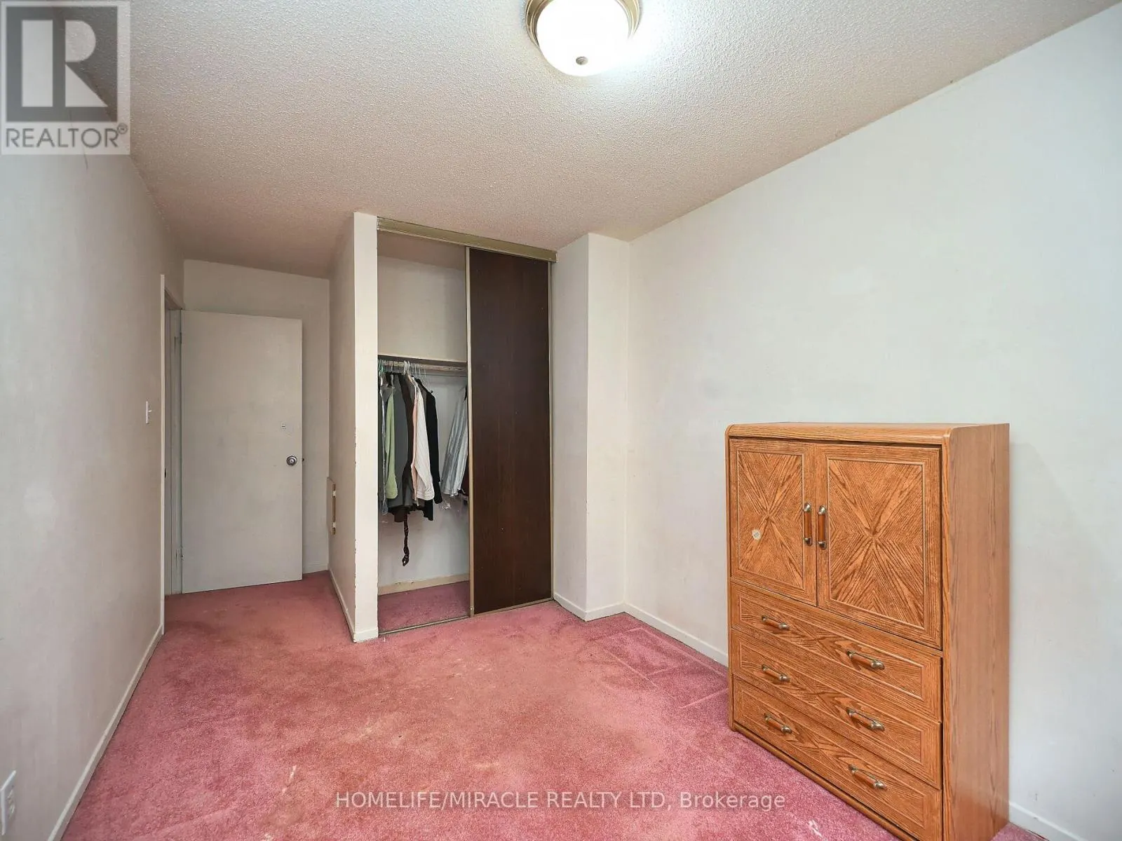 119 - 120 COLLINS CRESCENT W