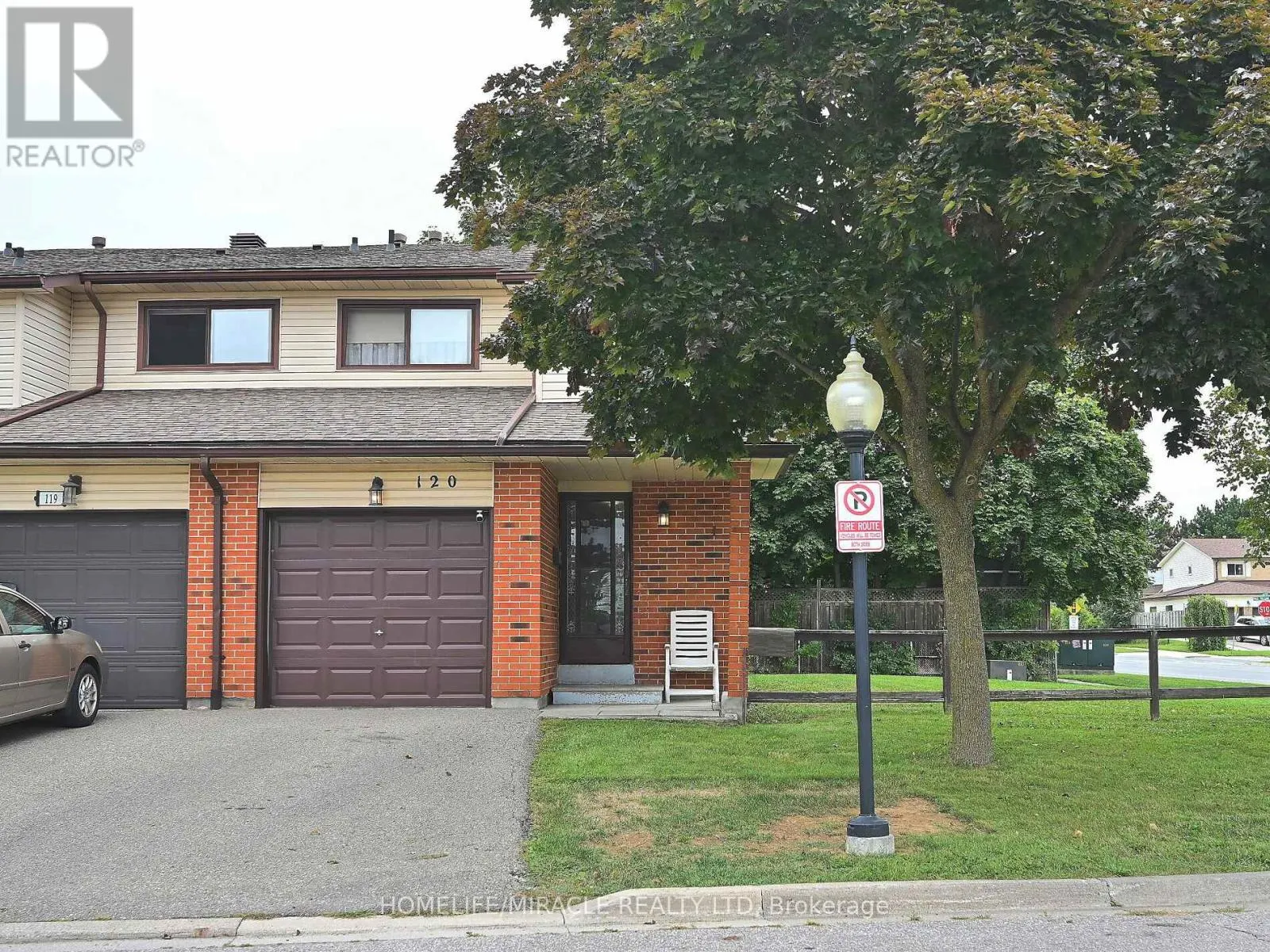 119 - 120 COLLINS CRESCENT W