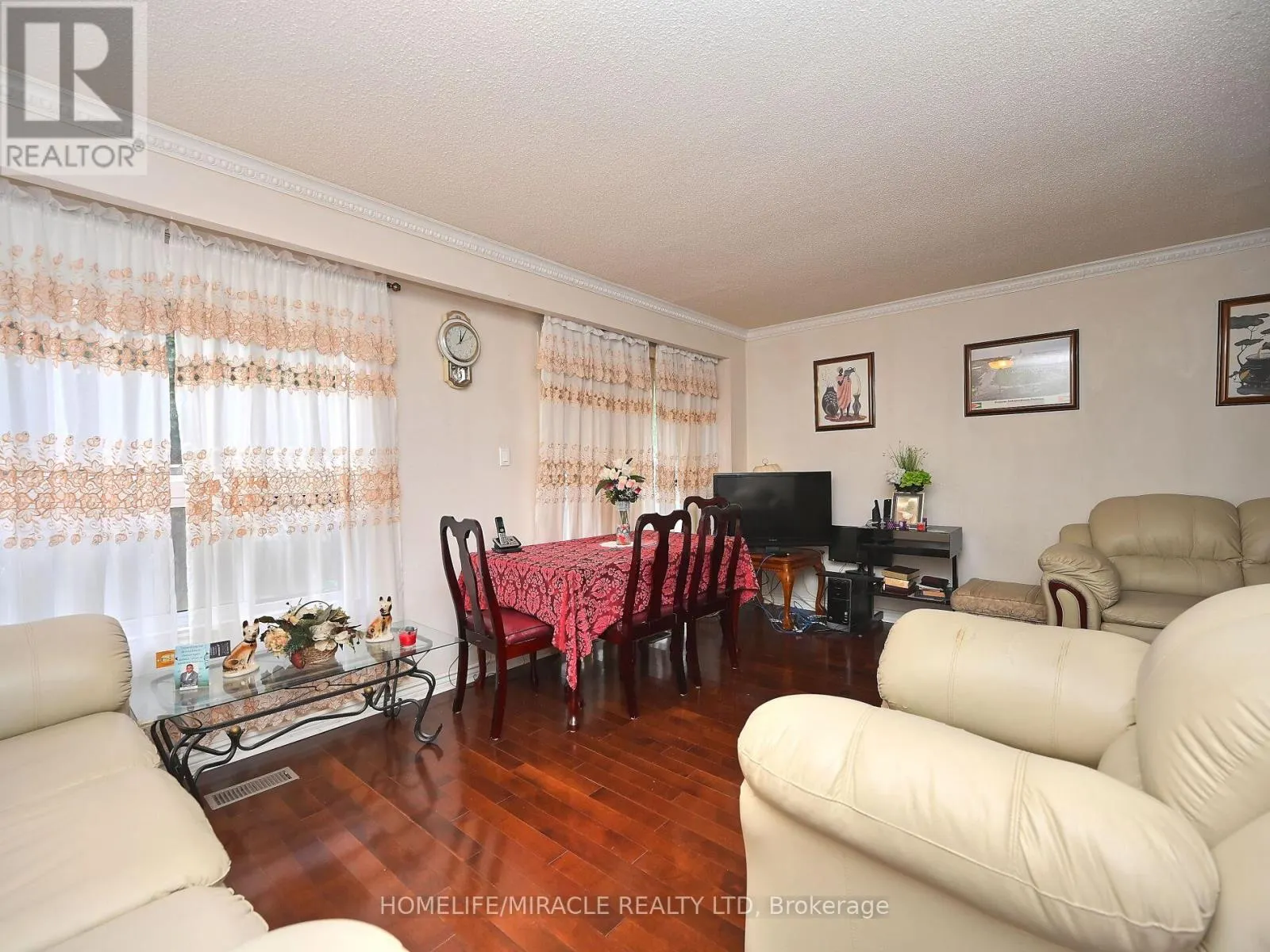 119 - 120 COLLINS CRESCENT W