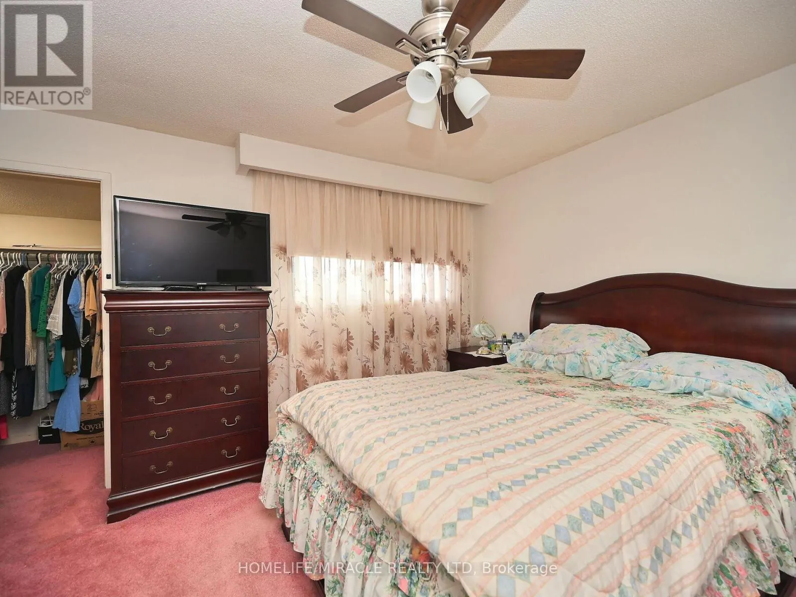 119 - 120 COLLINS CRESCENT W