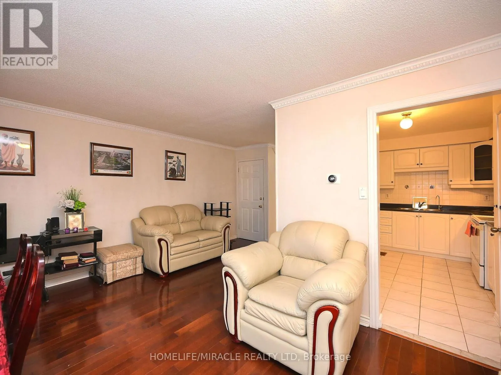 119 - 120 COLLINS CRESCENT W