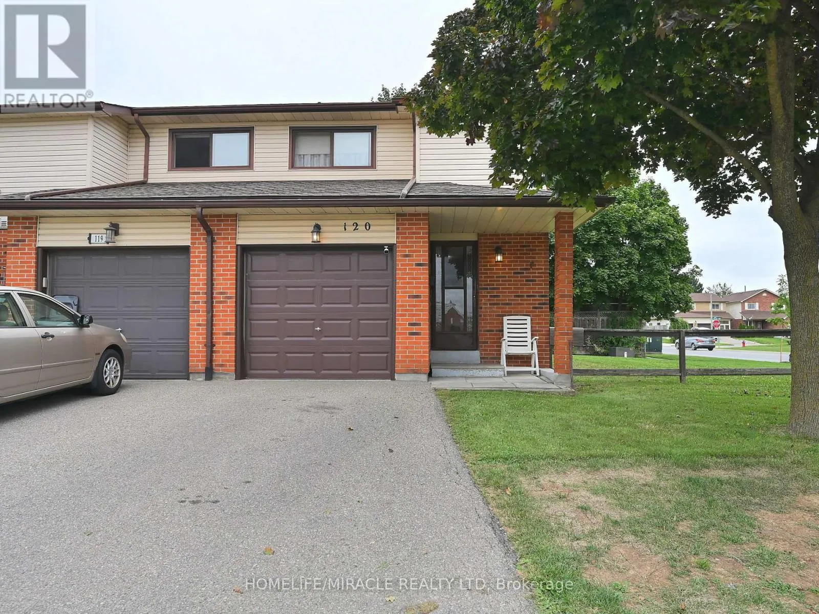 119 - 120 COLLINS CRESCENT W