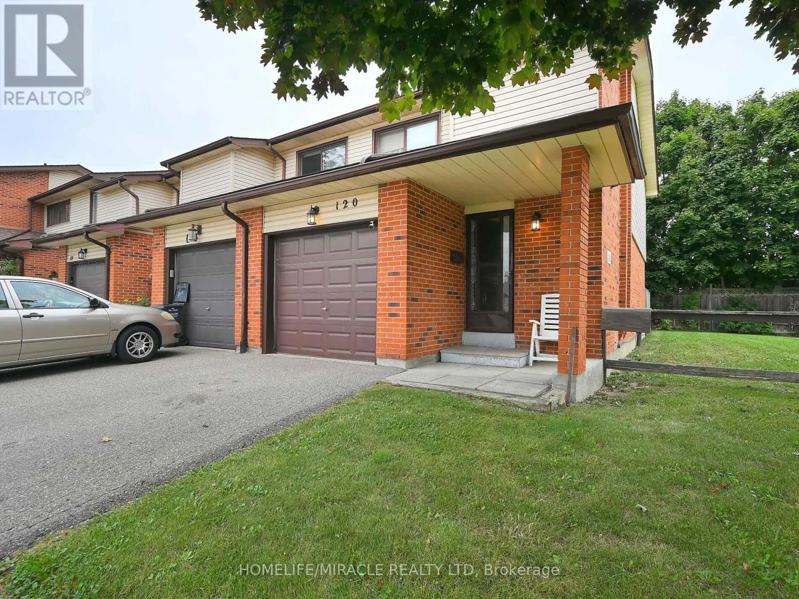 119 - 120 COLLINS CRESCENT W