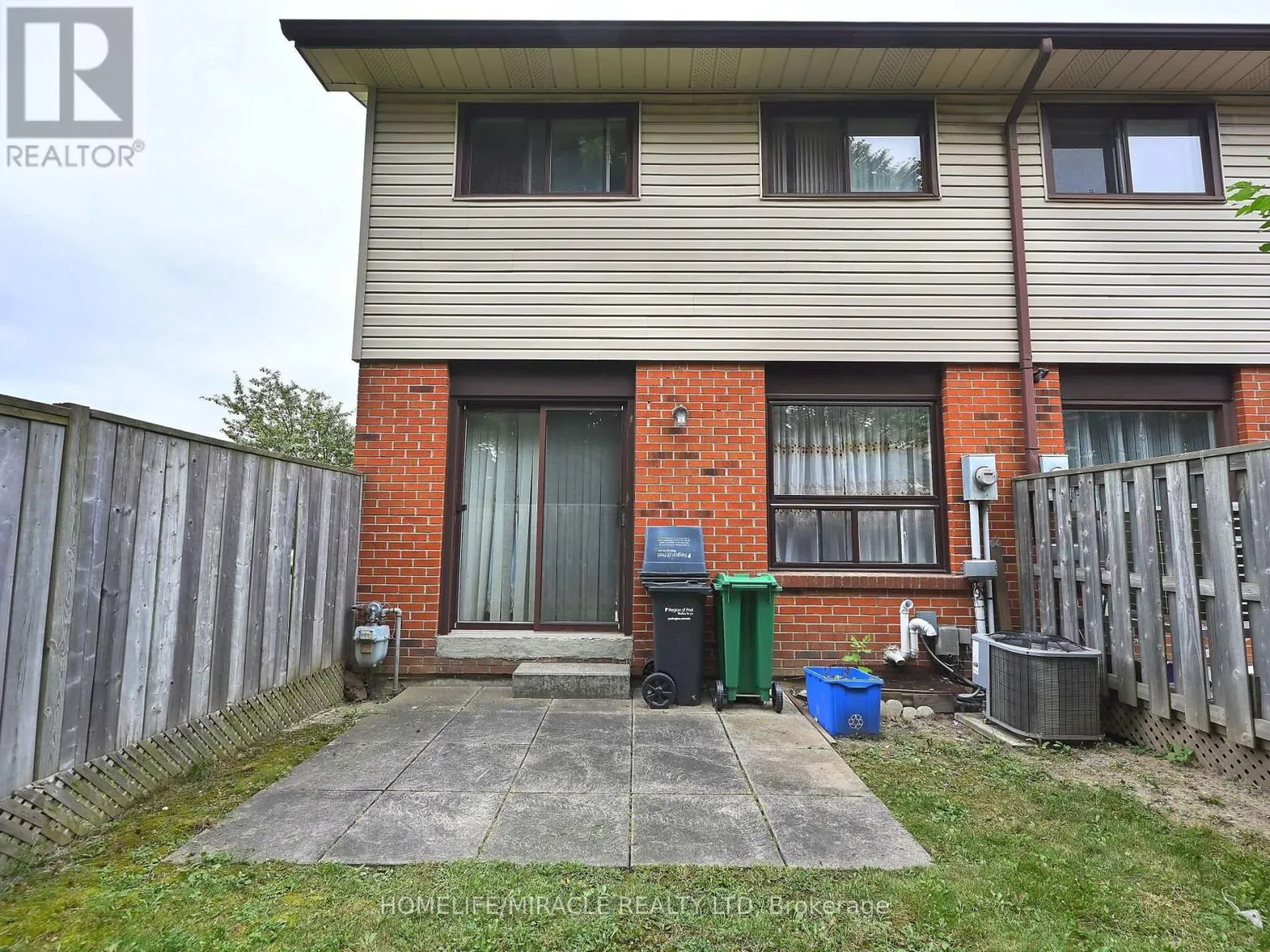 119 - 120 COLLINS CRESCENT W