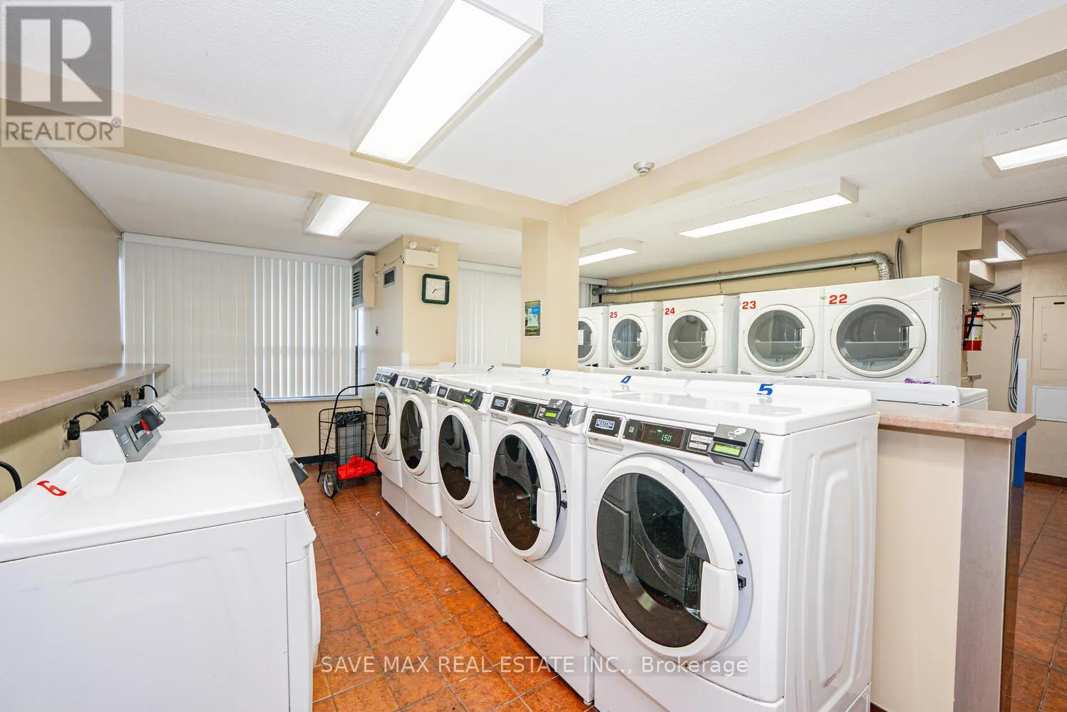 304 - 18 KNIGHTSBRIDGE ROAD