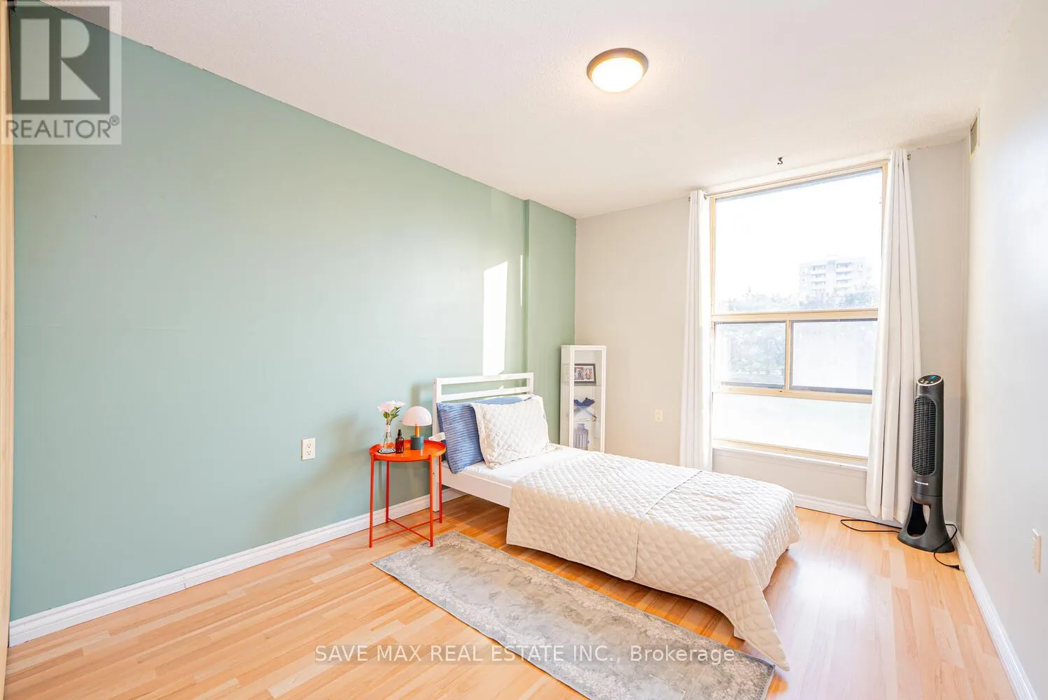 304 - 18 KNIGHTSBRIDGE ROAD