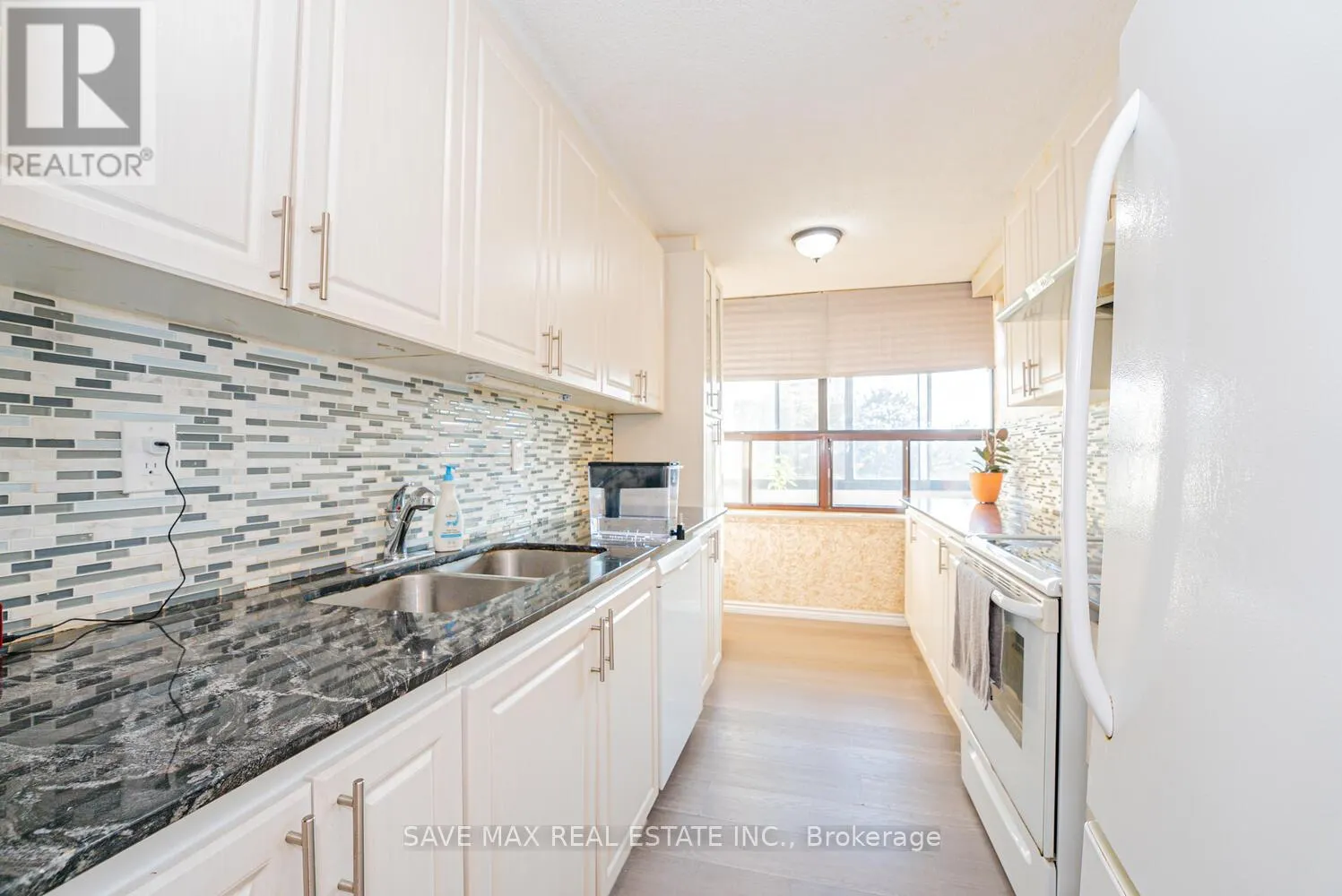 304 - 18 KNIGHTSBRIDGE ROAD