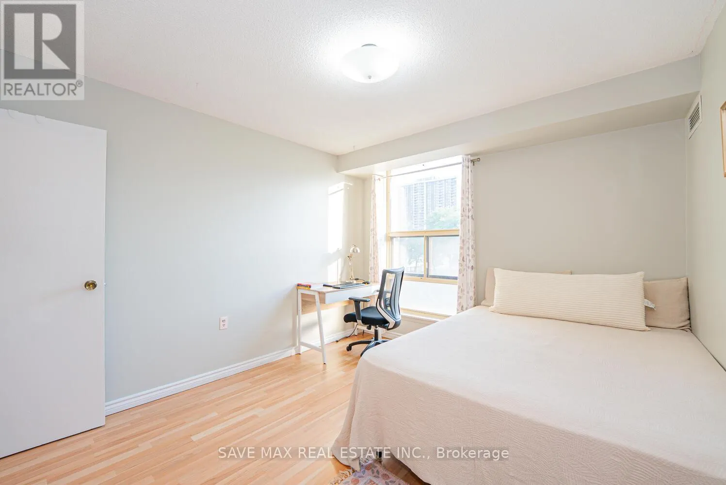 304 - 18 KNIGHTSBRIDGE ROAD