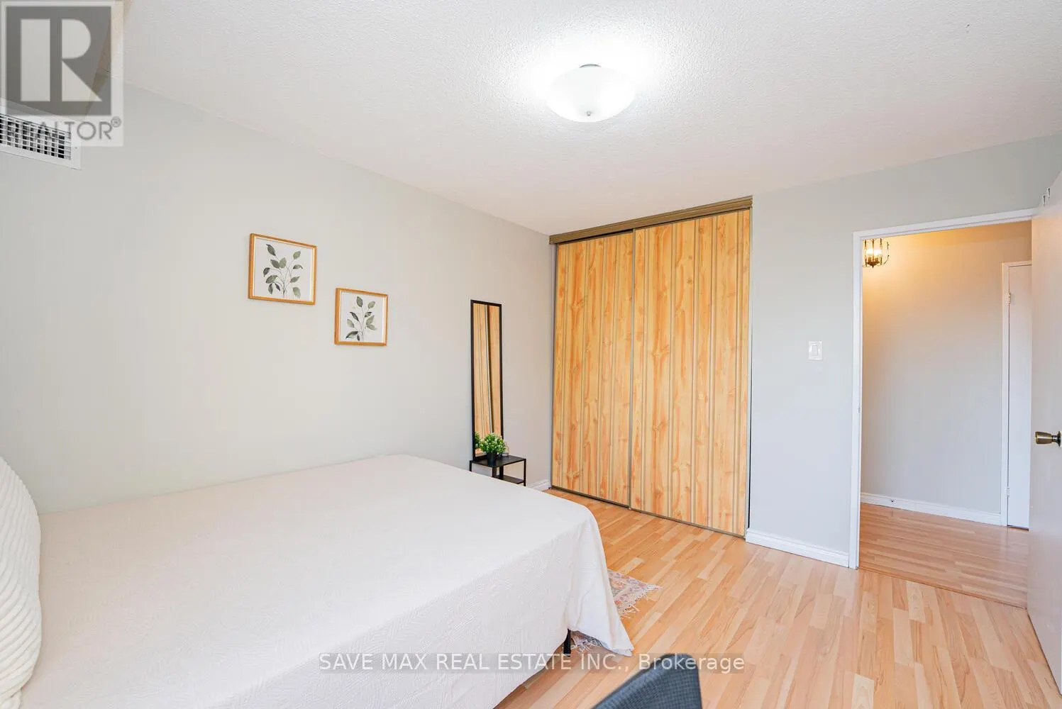 304 - 18 KNIGHTSBRIDGE ROAD