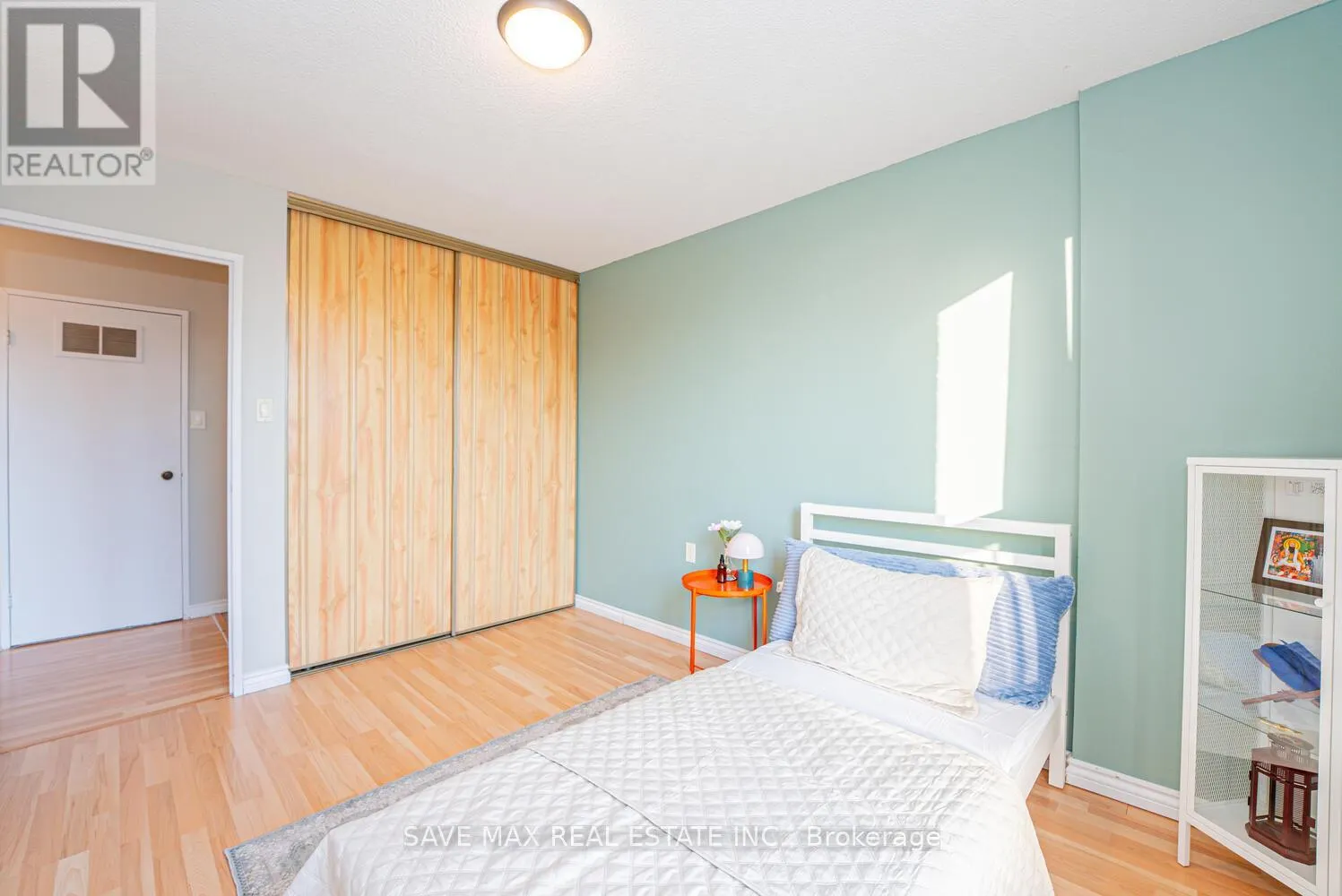 304 - 18 KNIGHTSBRIDGE ROAD