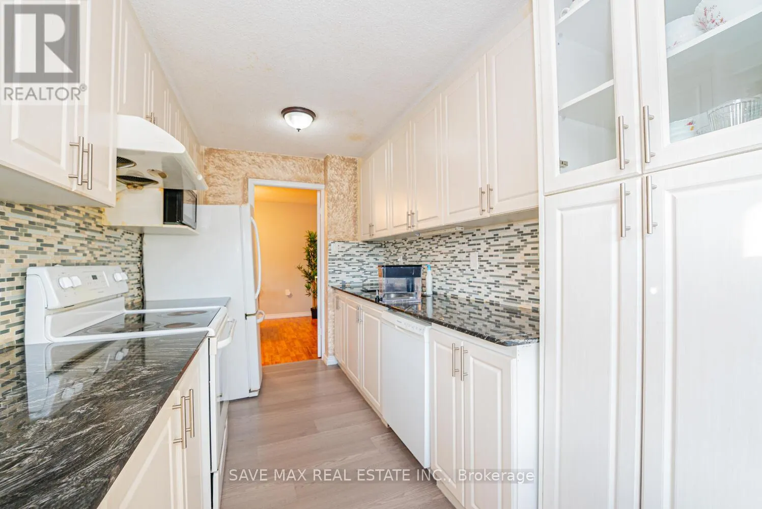 304 - 18 KNIGHTSBRIDGE ROAD