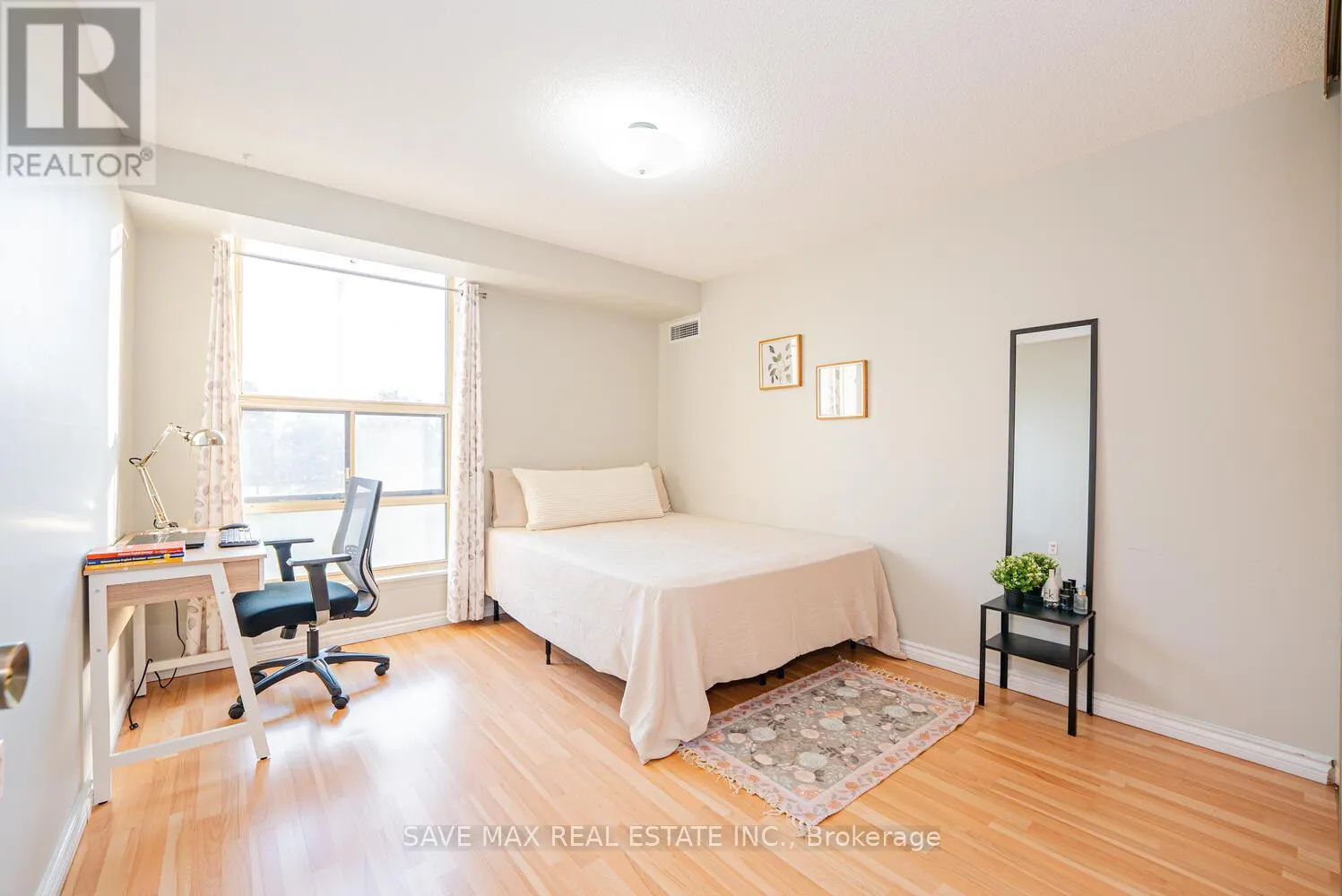 304 - 18 KNIGHTSBRIDGE ROAD