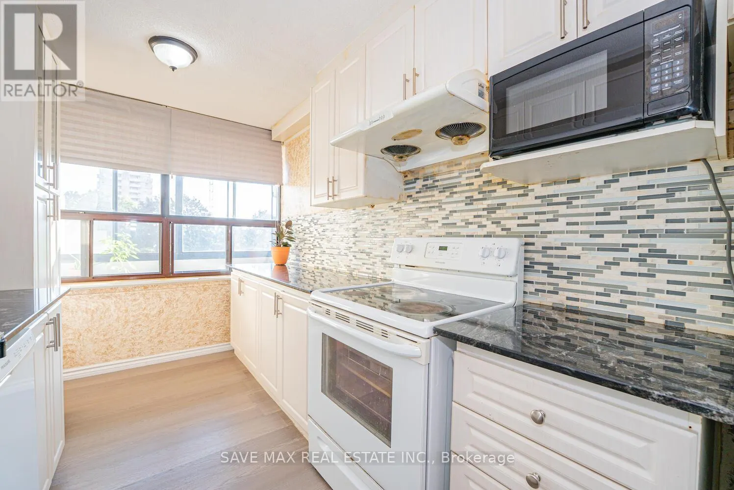 304 - 18 KNIGHTSBRIDGE ROAD