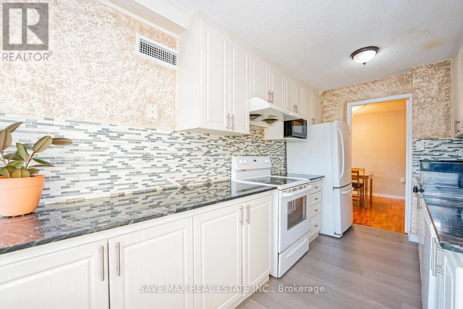 304 - 18 KNIGHTSBRIDGE ROAD