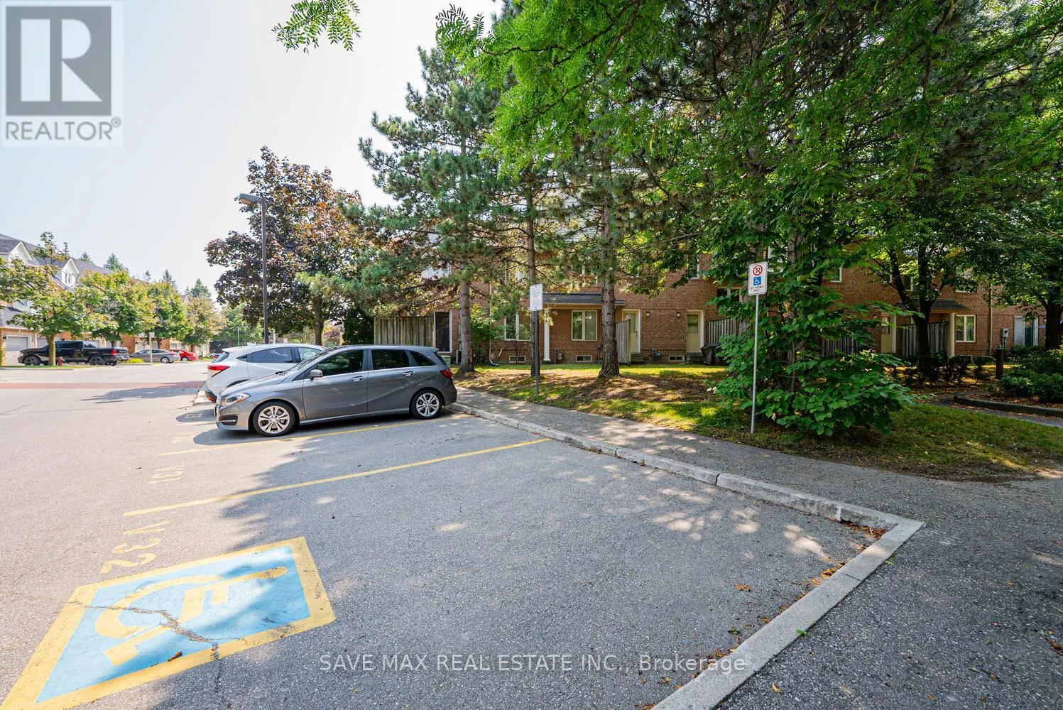 212 - 103 BRISTOL ROAD E