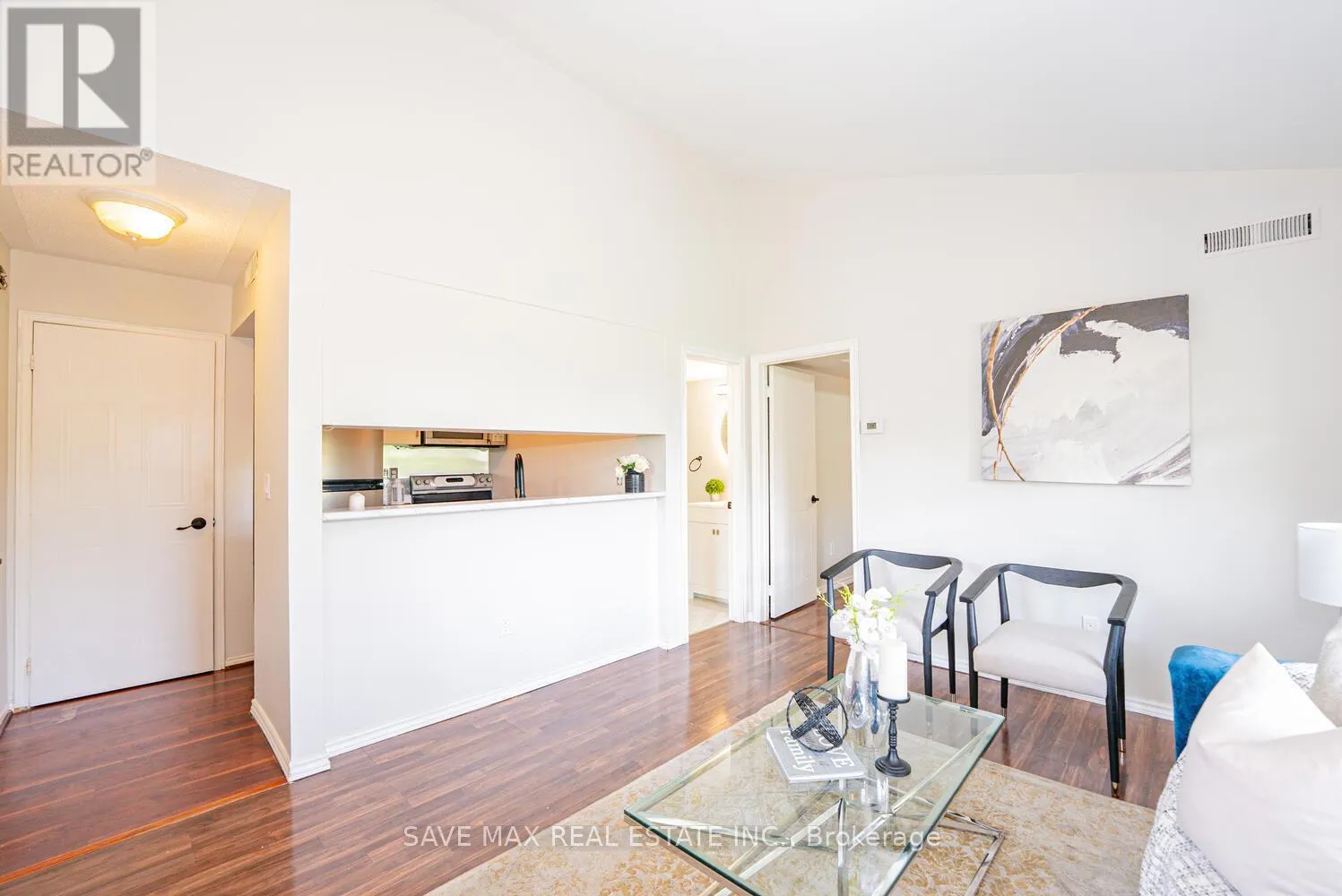 212 - 103 BRISTOL ROAD E