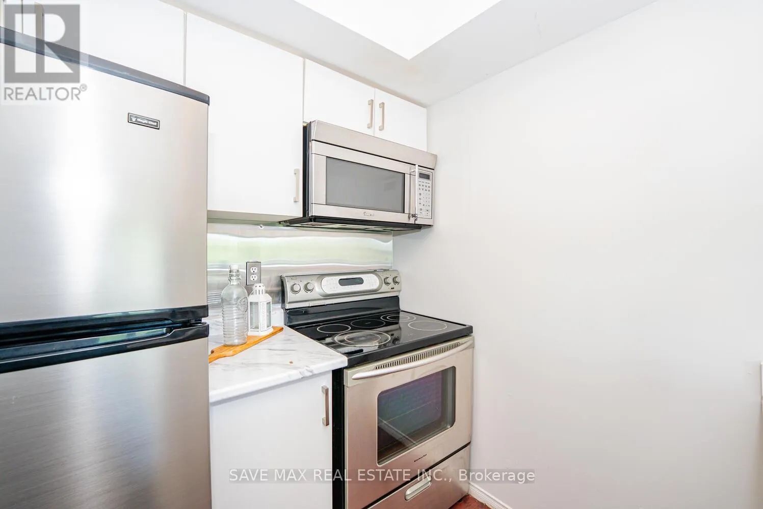 212 - 103 BRISTOL ROAD E