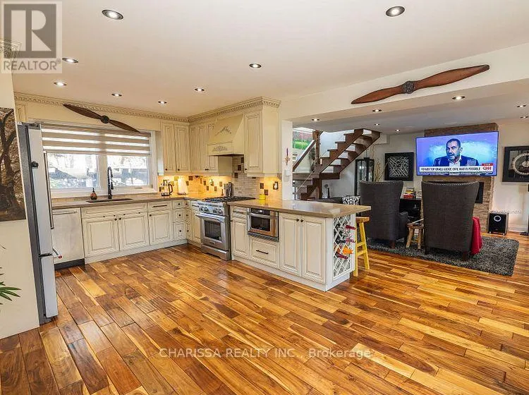 UPPER - 60 BELVEDERE DRIVE