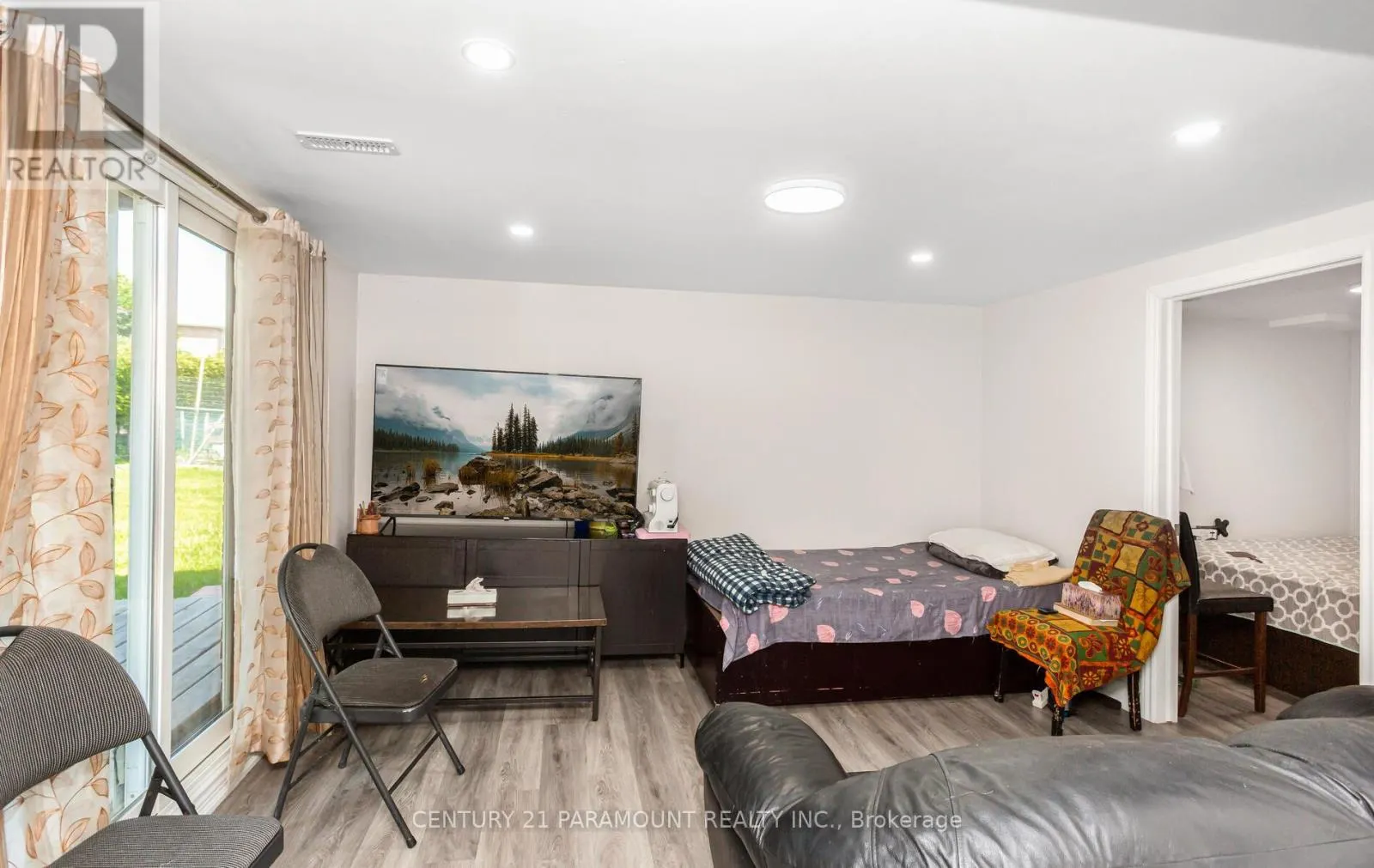 12 MONTJOY CRESCENT