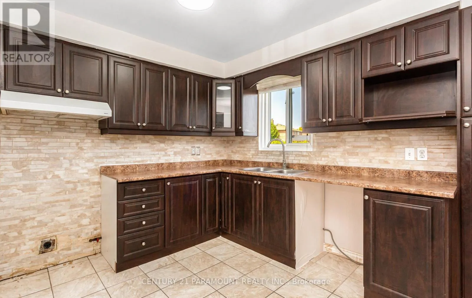 12 MONTJOY CRESCENT