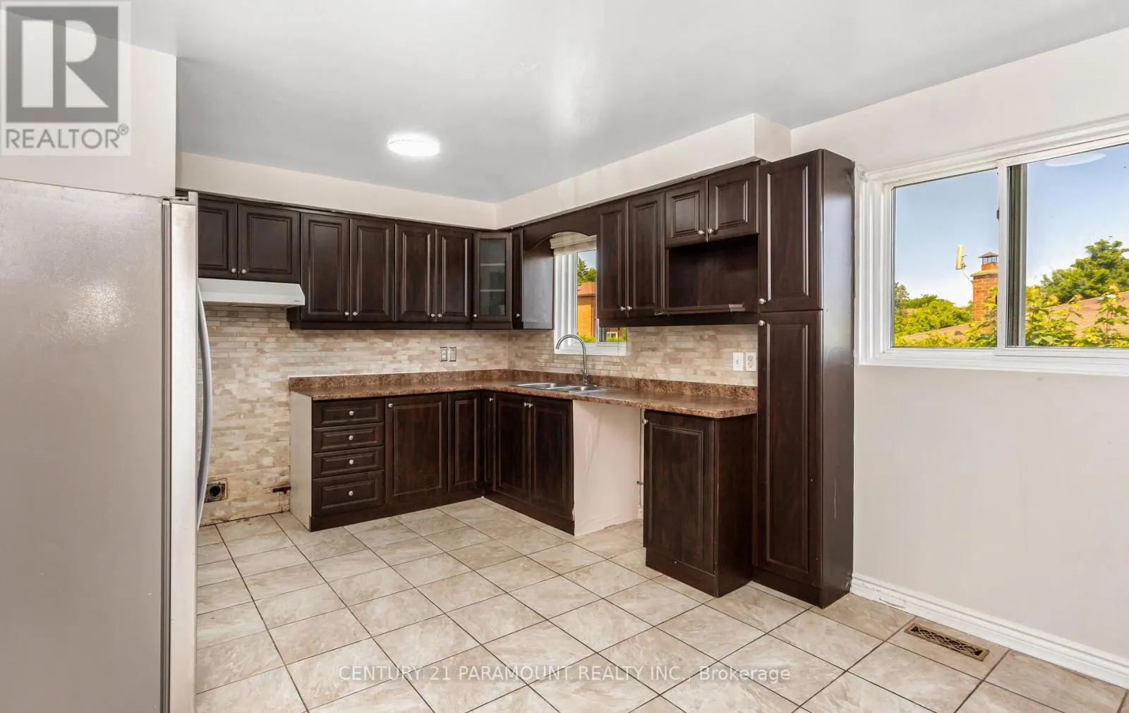 12 MONTJOY CRESCENT
